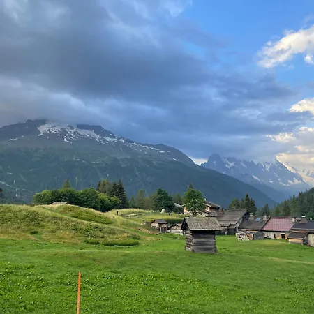 Stylish Alpine Base Near Le Tour & Argentiere Apartamento